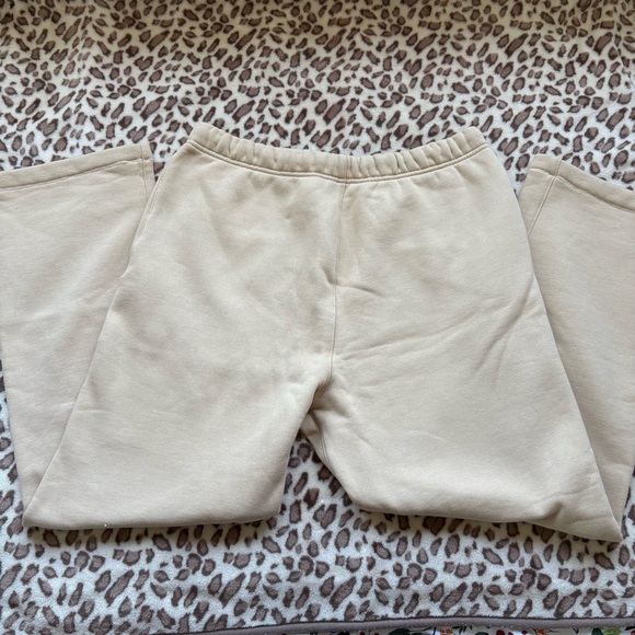 Fear of God Essentials Cream Sweatpants - Picture 2 of 5